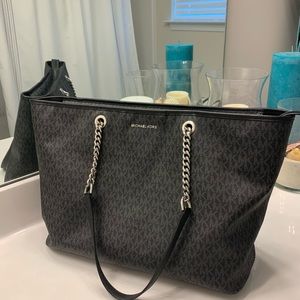 Authentic Michael Kors Large Chain Shoulder Tote